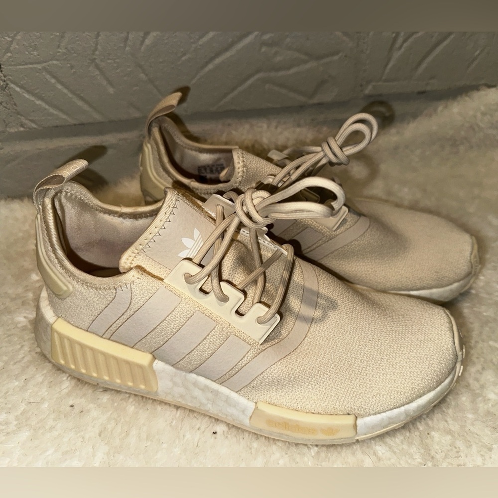 New Adidas NMD R1 Wonder White Sneakers Size 38 - Picture 4 of 8